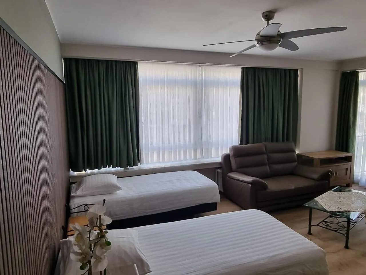 Aparthotel Residence Bara Midi Saint-Gilles 3*, Брюссель Бельгия